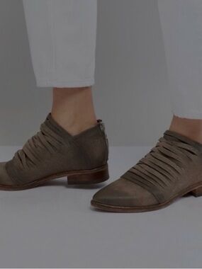 $178 Free People Lost Valley Strappy Pointed Toe Taupe Leather Ankle Boots Sz 8